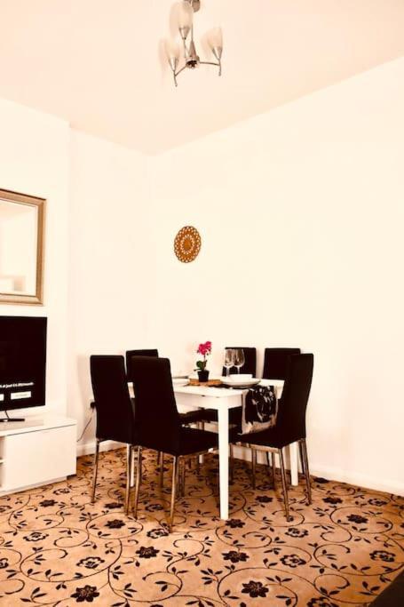 Stylish Luxury Flat In *