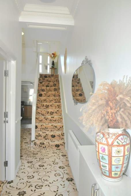 Apartment Stylish Luxury Flat In *