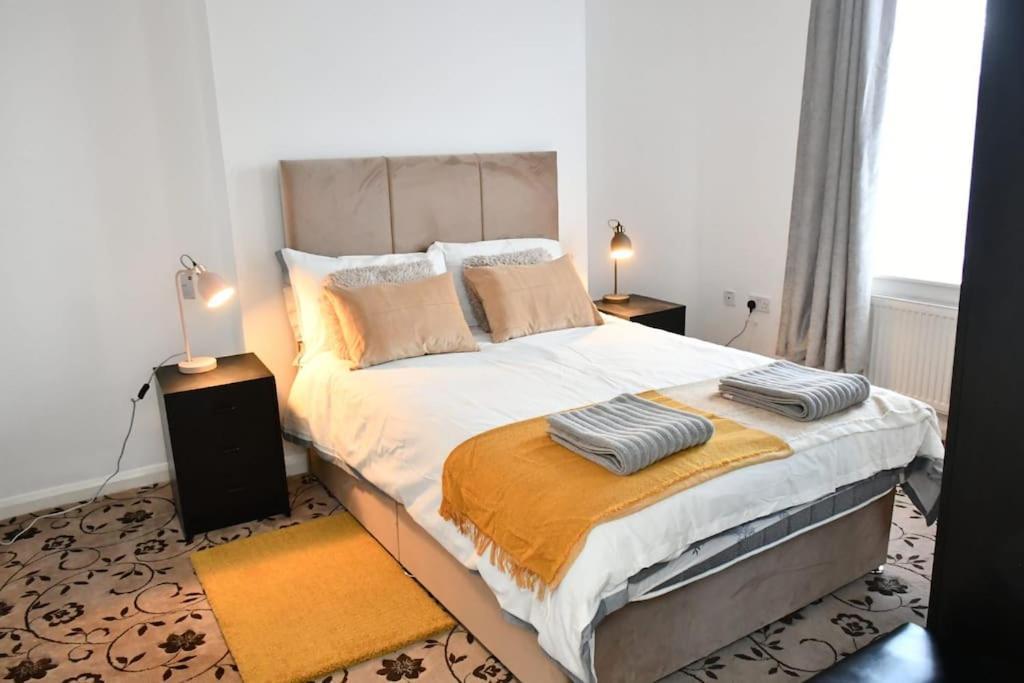 Stylish Luxury Flat In Apartment London
