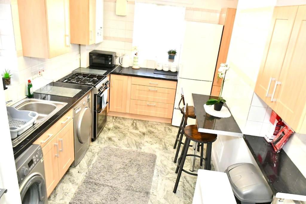 Stylish Luxury Flat In Apartment London