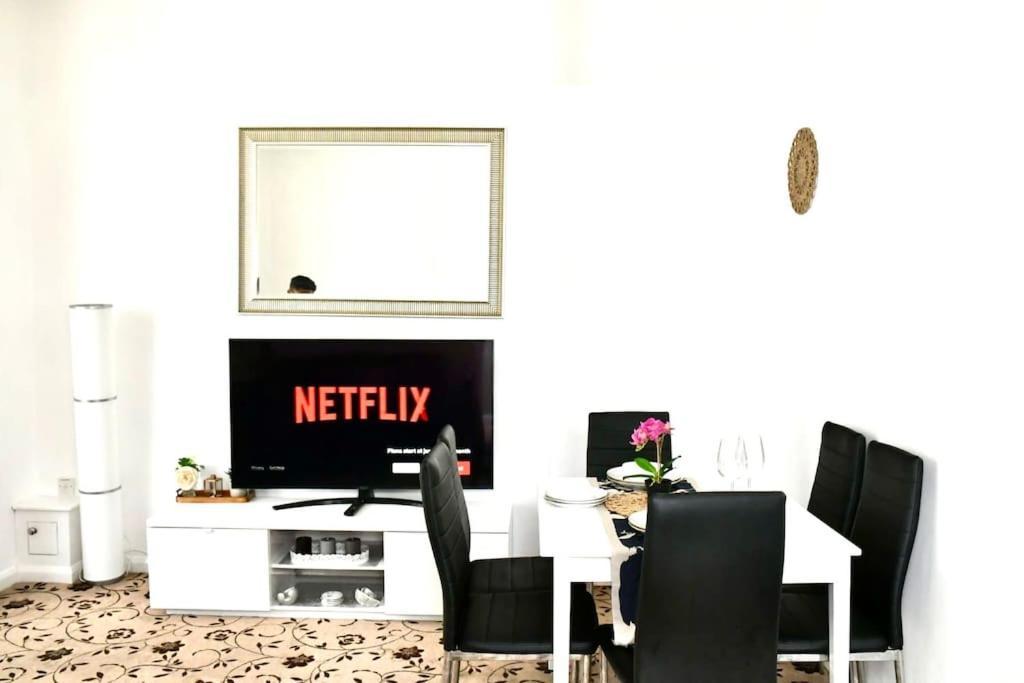 Stylish Luxury Flat In *
