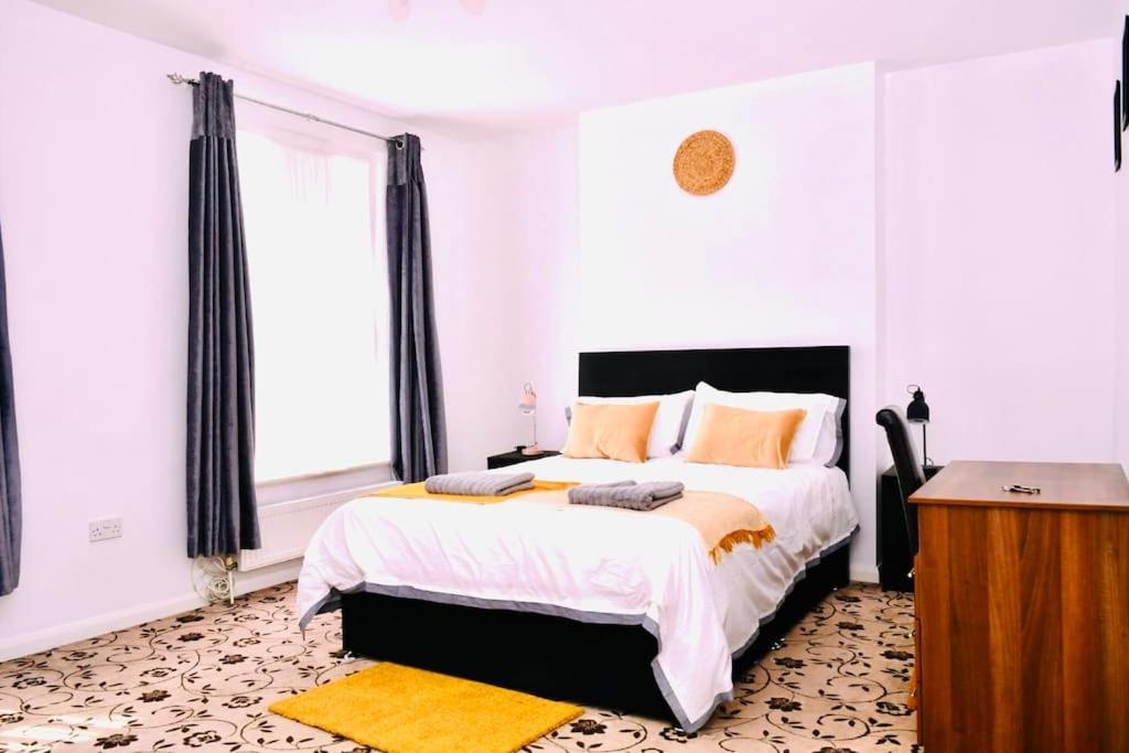 Stylish Luxury Flat In *